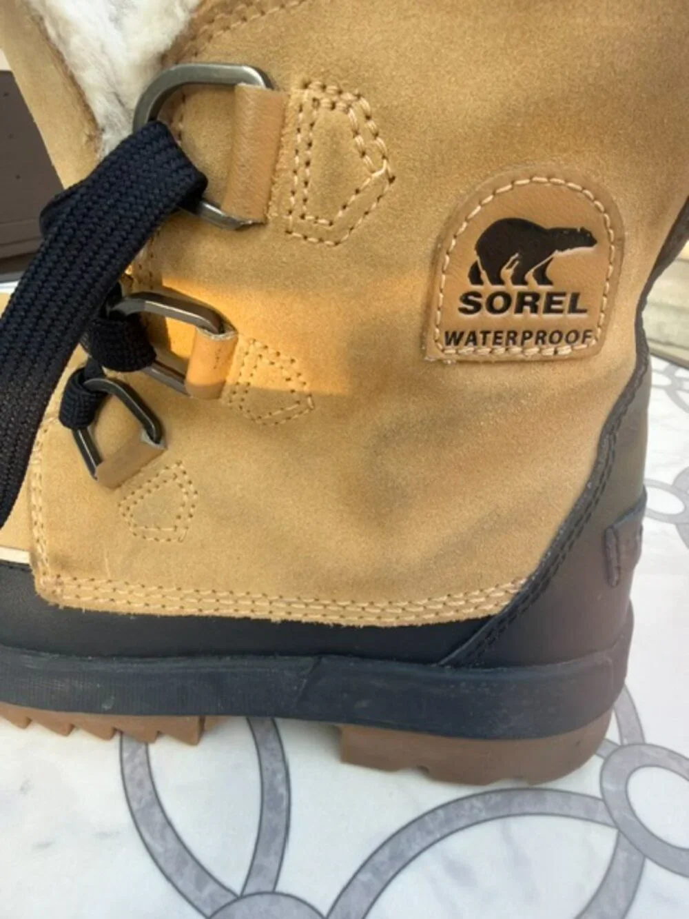 Used Sorel women boots in size 8 Water Proof Snow Rain Boots for Winter